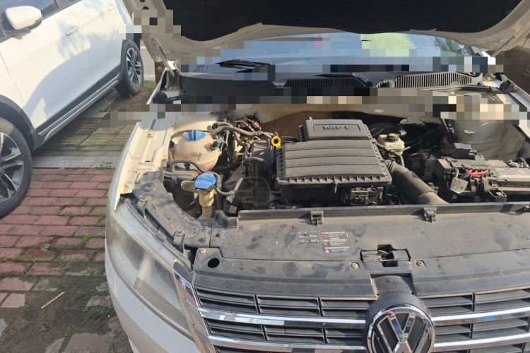 Used Volkswagen Lavida 2013 Revised Classic 1.6L Manual Fashion Edition Engine Bay Right