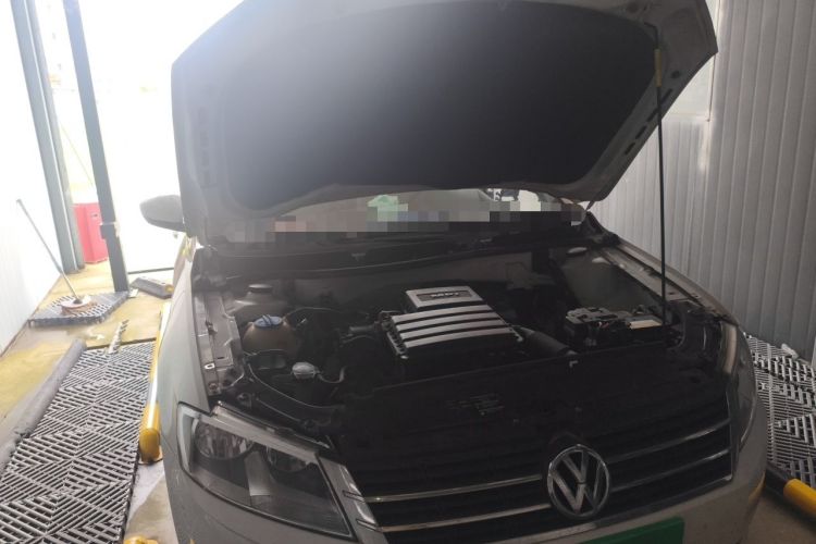 Used Volkswagen Lavida 2013 Revised Classic 1.6L Automatic Fashion Edition Engine Bay Right