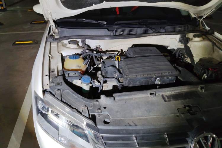 Used Volkswagen Lavida 2013 Restyled Classic 1.6L Manual Comfort Edition Engine Bay Right