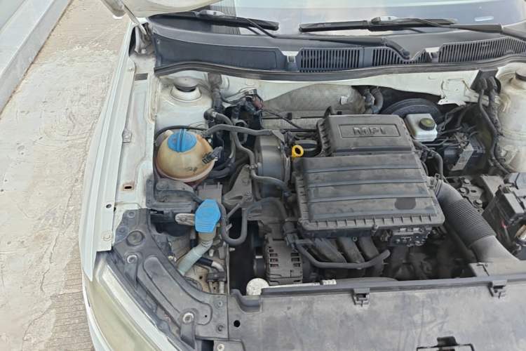 Used Volkswagen Lavida 2013 Revised Classic 1.6L Manual Fashion Edition Engine Bay Right