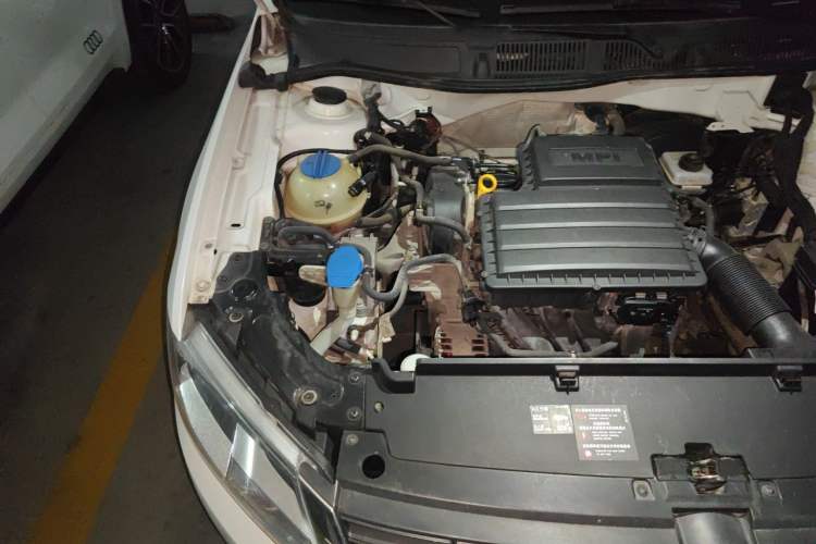 Used Volkswagen Lavida 2013 Revised Classic 1.6L Manual Fashion Edition Engine Bay Right