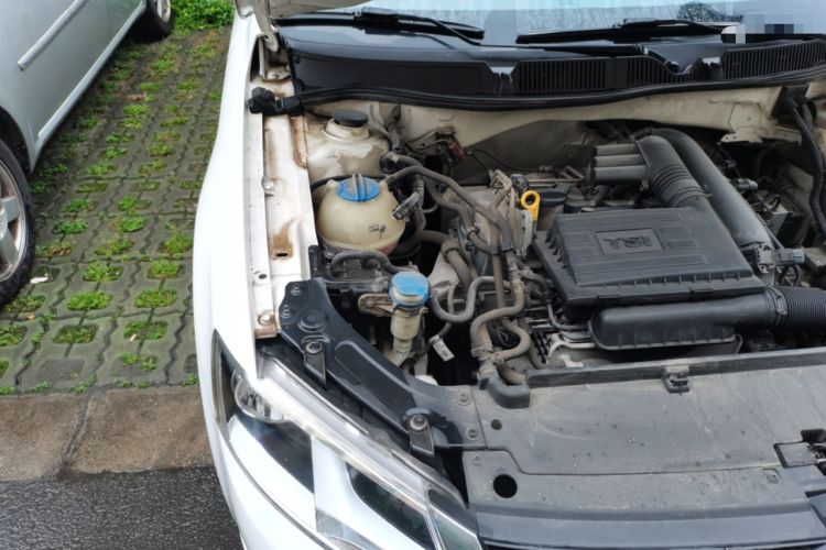 Used Volkswagen Lavida 2013 Revised Version 1.4 TSI DSG Comfort Edition Engine Bay Right