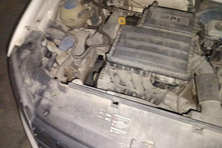 Used Volkswagen Lavida 2013 Revised Classic 1.6L Manual Fashion Edition Engine Bay Right