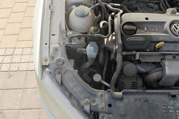 Used Volkswagen Lavida 2013 1.4TSI DSG Comfort Edition Engine Bay Right