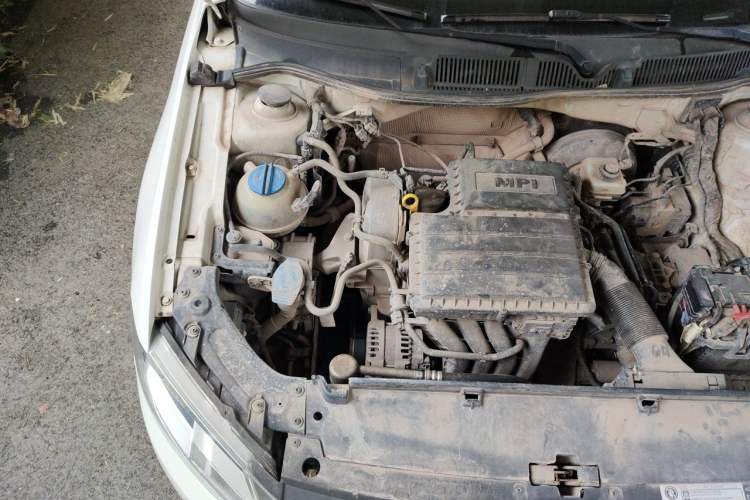 Used Volkswagen Lavida 2013 1.6L Automatic Comfort Edition Engine Bay Right
