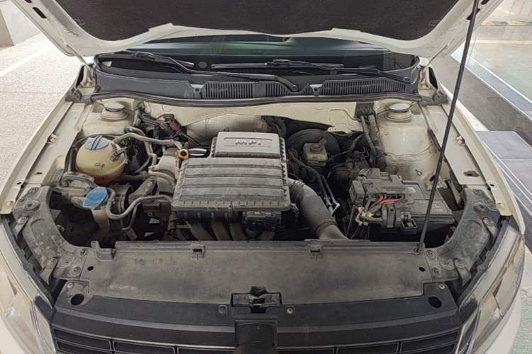 Used Volkswagen Lavida 2013 Revised Classic 1.6L Automatic Fashion Edition Engine Bay