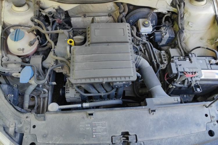 Used Volkswagen Lavida 2013 Revised Version 1.6L Automatic Luxury Edition Engine Bay
