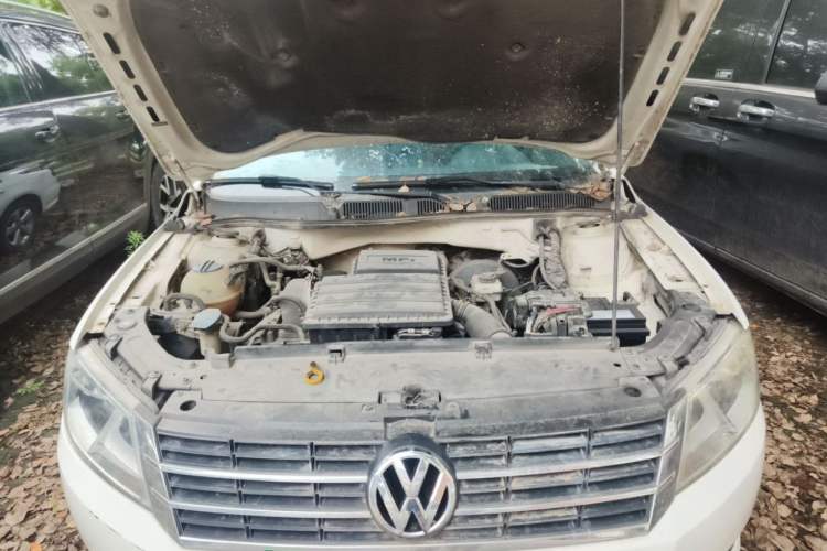 Used Volkswagen Lavida 2013 1.6L Automatic Fashion Edition Engine Bay