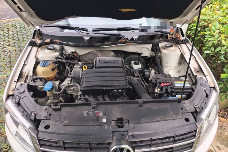 Used Volkswagen Lavida 2013 Revised Classic 1.6L Automatic Fashion Edition Engine Bay