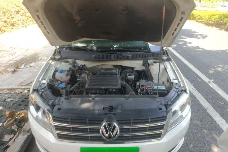 Used Volkswagen Lavida 2013 1.6L Automatic Comfort Edition Engine Bay