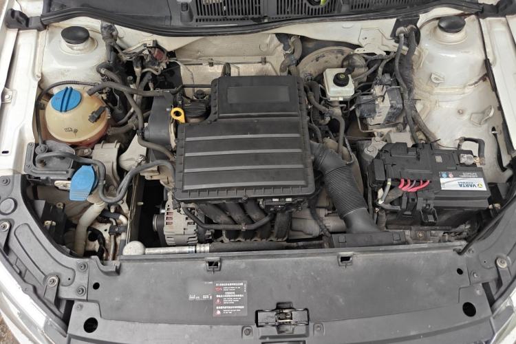 Used Volkswagen Lavida 2013 Revised Classic 1.6L Manual Fashion Edition Engine Bay