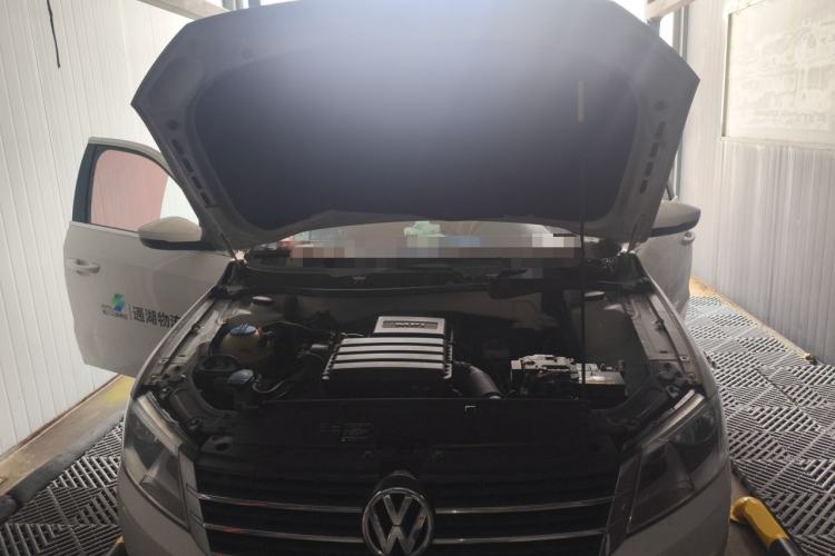 Used Volkswagen Lavida 2013 Revised Classic 1.6L Automatic Fashion Edition Engine Bay