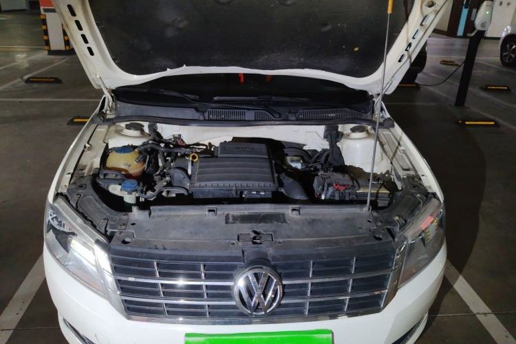 Used Volkswagen Lavida 2013 Restyled Classic 1.6L Manual Comfort Edition Engine Bay