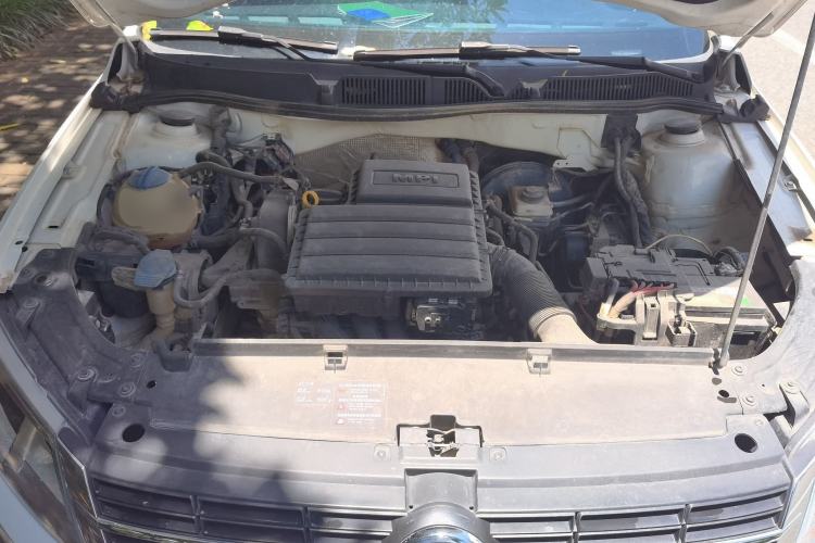 Used Volkswagen Lavida 2013 Revised Classic 1.6L Manual Fashion Edition Engine Bay