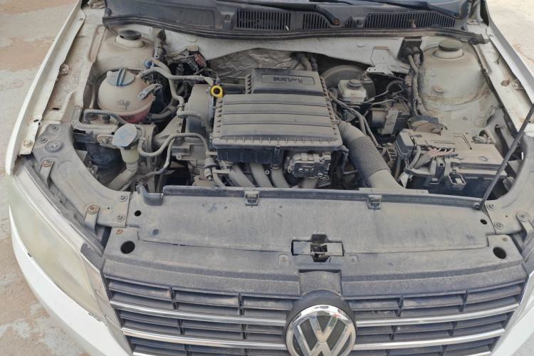 Used Volkswagen Lavida 2013 Revised Classic 1.6L Automatic Fashion Edition Engine Bay