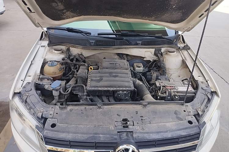 Used Volkswagen Lavida 2013 Revised Classic 1.6L Automatic Fashion Edition Engine Bay