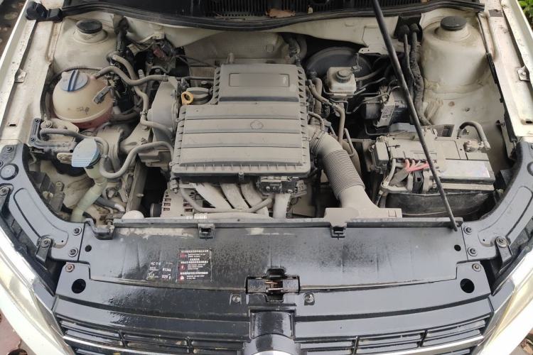 Used Volkswagen Lavida 2013 Revised Classic 1.6L Manual Fashion Edition Engine Bay