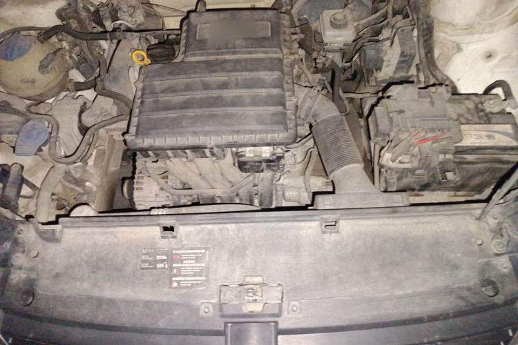 Used Volkswagen Lavida 2013 Revised Classic 1.6L Manual Fashion Edition Engine Bay