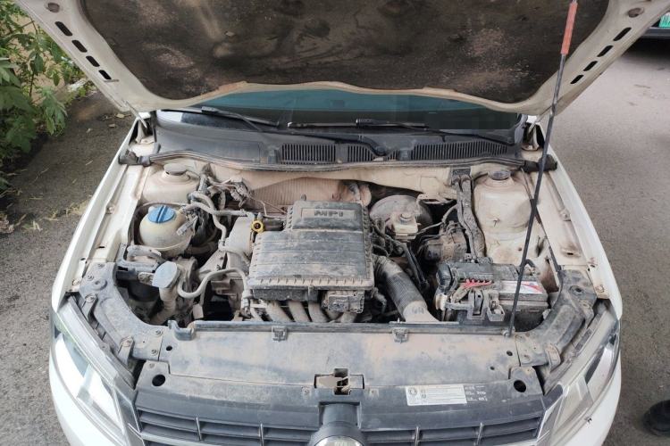 Used Volkswagen Lavida 2013 1.6L Automatic Comfort Edition Engine Bay