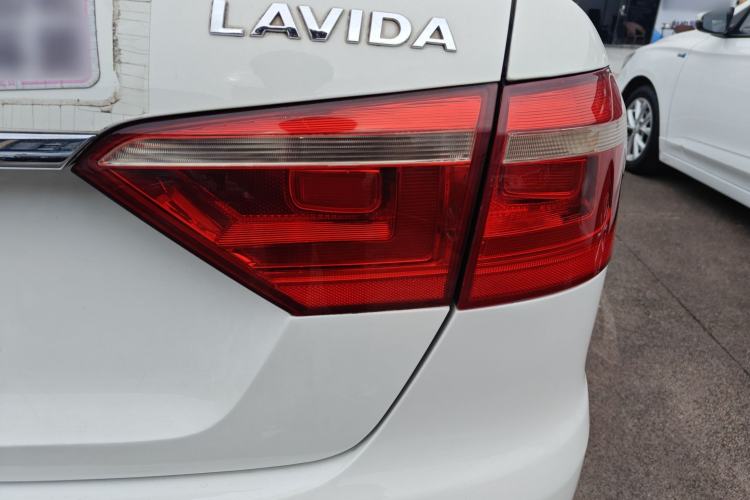 Used Volkswagen Lavida 2013 Revised Classic 1.6L Automatic Fashion Edition Exterior 2
