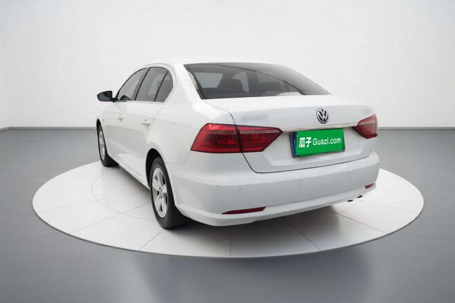Used Volkswagen Lavida 2013 Revised Classic 1.6L Automatic Fashion Edition Exterior 2