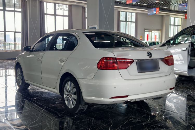Used Volkswagen Lavida 2013 Restyled Classic 1.6L Automatic Comfort Edition Exterior 3