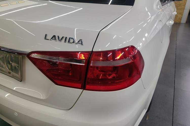 Used Volkswagen Lavida 2013 Revised Classic 1.6L Automatic Fashion Edition Exterior 3