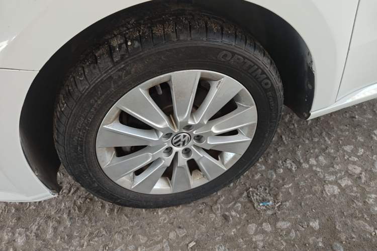 Used Volkswagen Lavida 2013 Restyled Classic 1.6L Automatic Comfort Edition Exterior 4