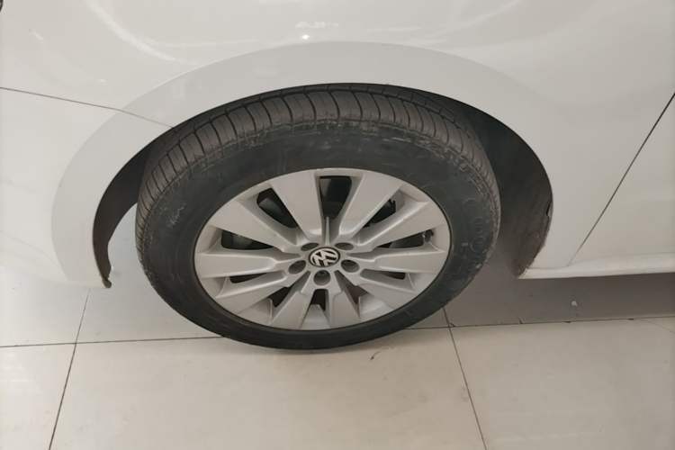 Used Volkswagen Lavida 2013 Restyled Classic 1.6L Automatic Comfort Edition Exterior 4