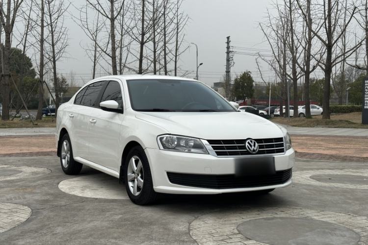 Used Volkswagen Lavida 2013 Revised Classic 1.6L Automatic Fashion Edition Exterior 4