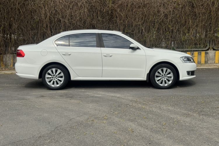 Used Volkswagen Lavida 2013 Restyled Classic 1.6L Automatic Comfort Edition Exterior 4
