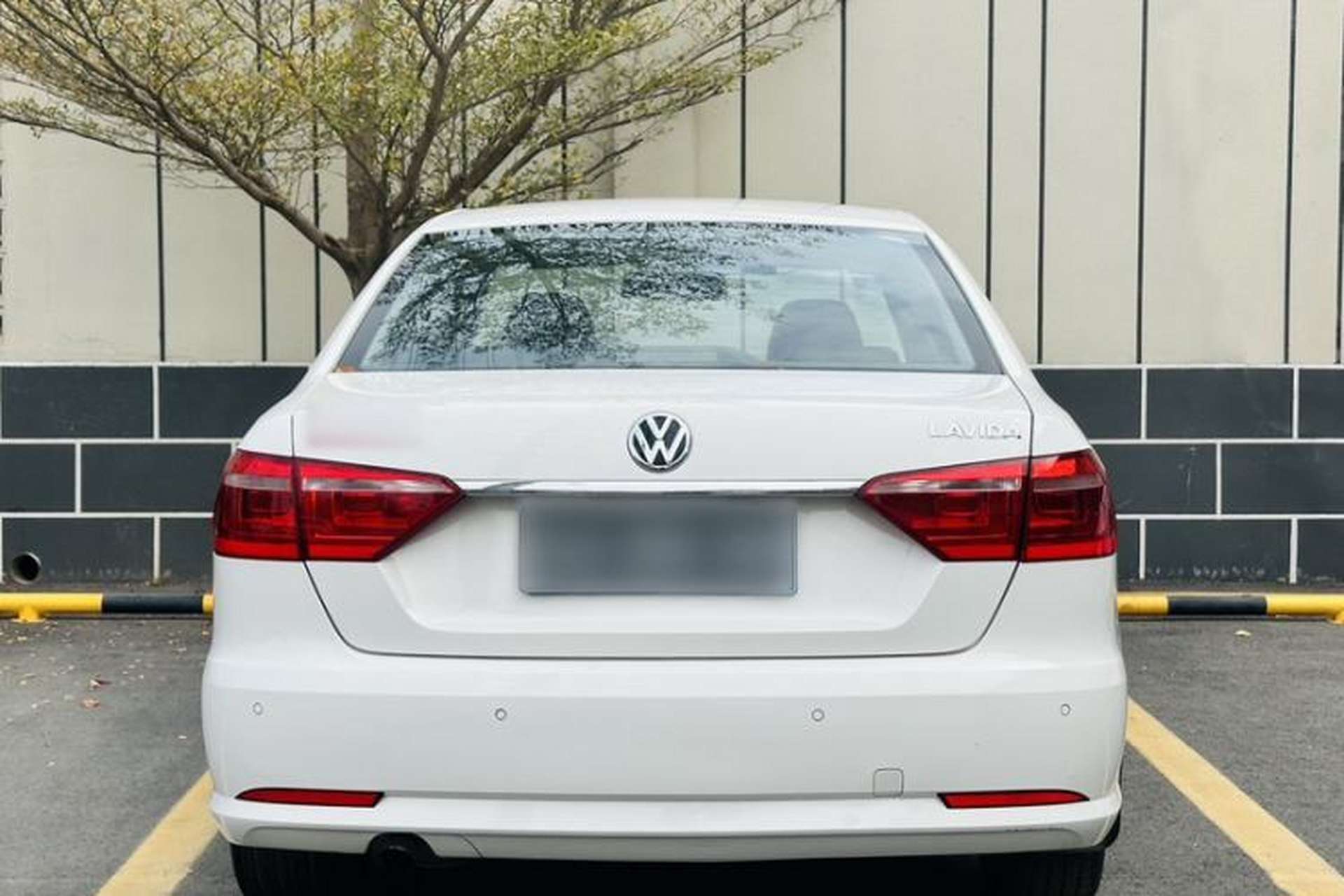Used Volkswagen Lavida 2013 Restyled Classic 1.6L Automatic Comfort Edition Exterior 4
