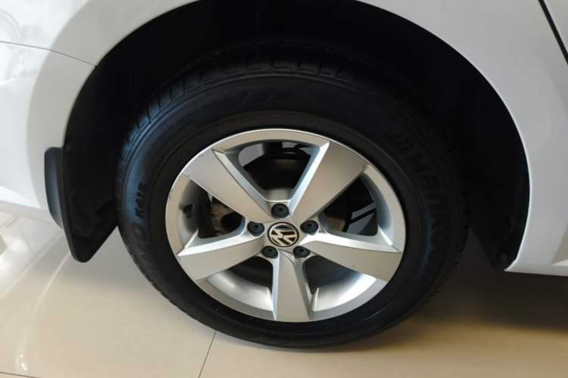 Used Volkswagen Lavida 2013 Revised Classic 1.6L Manual Fashion Edition Exterior 5