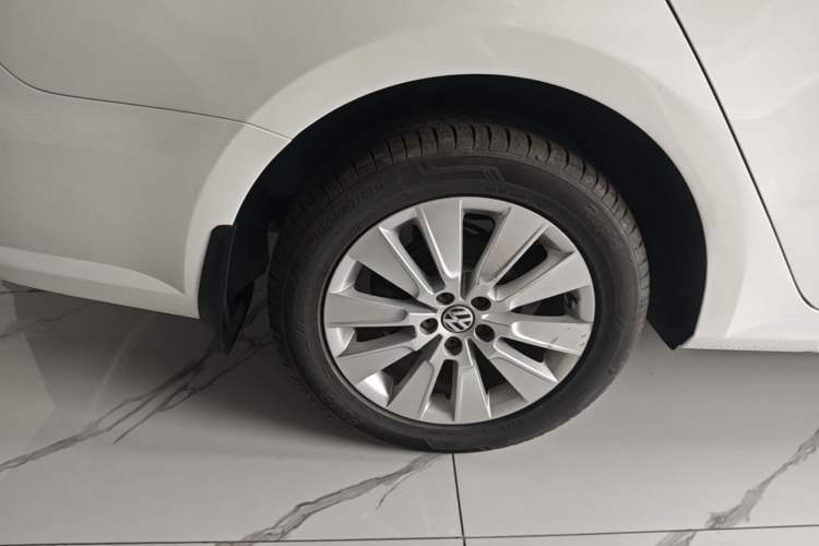 Used Volkswagen Lavida 2013 Restyled Classic 1.6L Automatic Comfort Edition Exterior 5