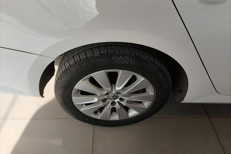 Used Volkswagen Lavida 2013 Restyled Classic 1.6L Automatic Comfort Edition Exterior 5