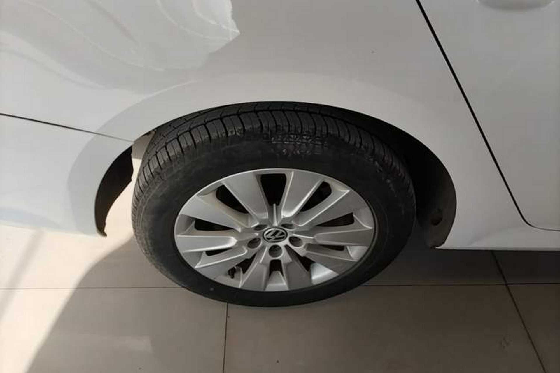Used Volkswagen Lavida 2013 Restyled Classic 1.6L Automatic Comfort Edition Exterior 5