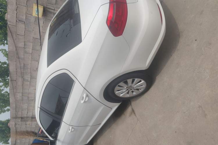 Used Volkswagen Lavida 2013 Restyled Classic 1.6L Manual Comfort Edition Exterior 5