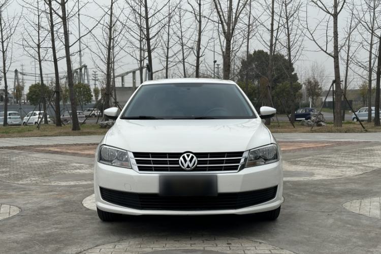 Used Volkswagen Lavida 2013 Revised Classic 1.6L Automatic Fashion Edition Exterior 5