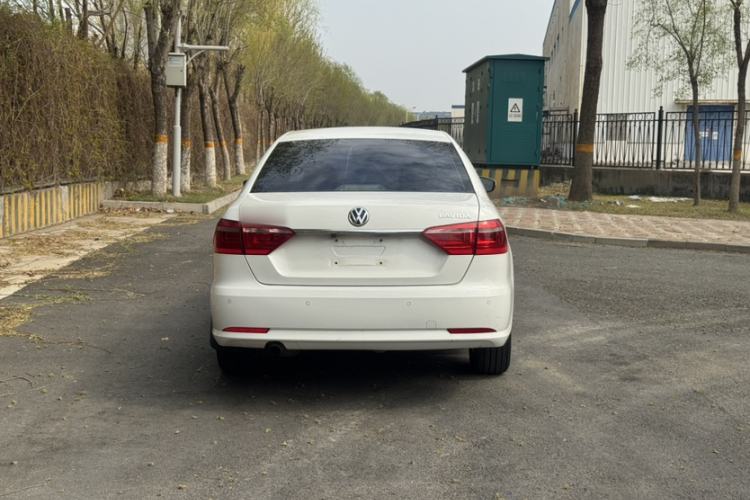 Used Volkswagen Lavida 2013 Restyled Classic 1.6L Automatic Comfort Edition Exterior 5