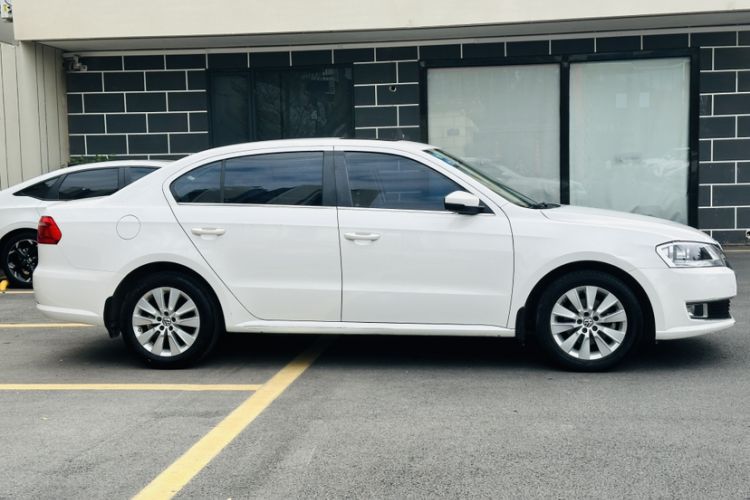 Used Volkswagen Lavida 2013 Restyled Classic 1.6L Automatic Comfort Edition Exterior 5