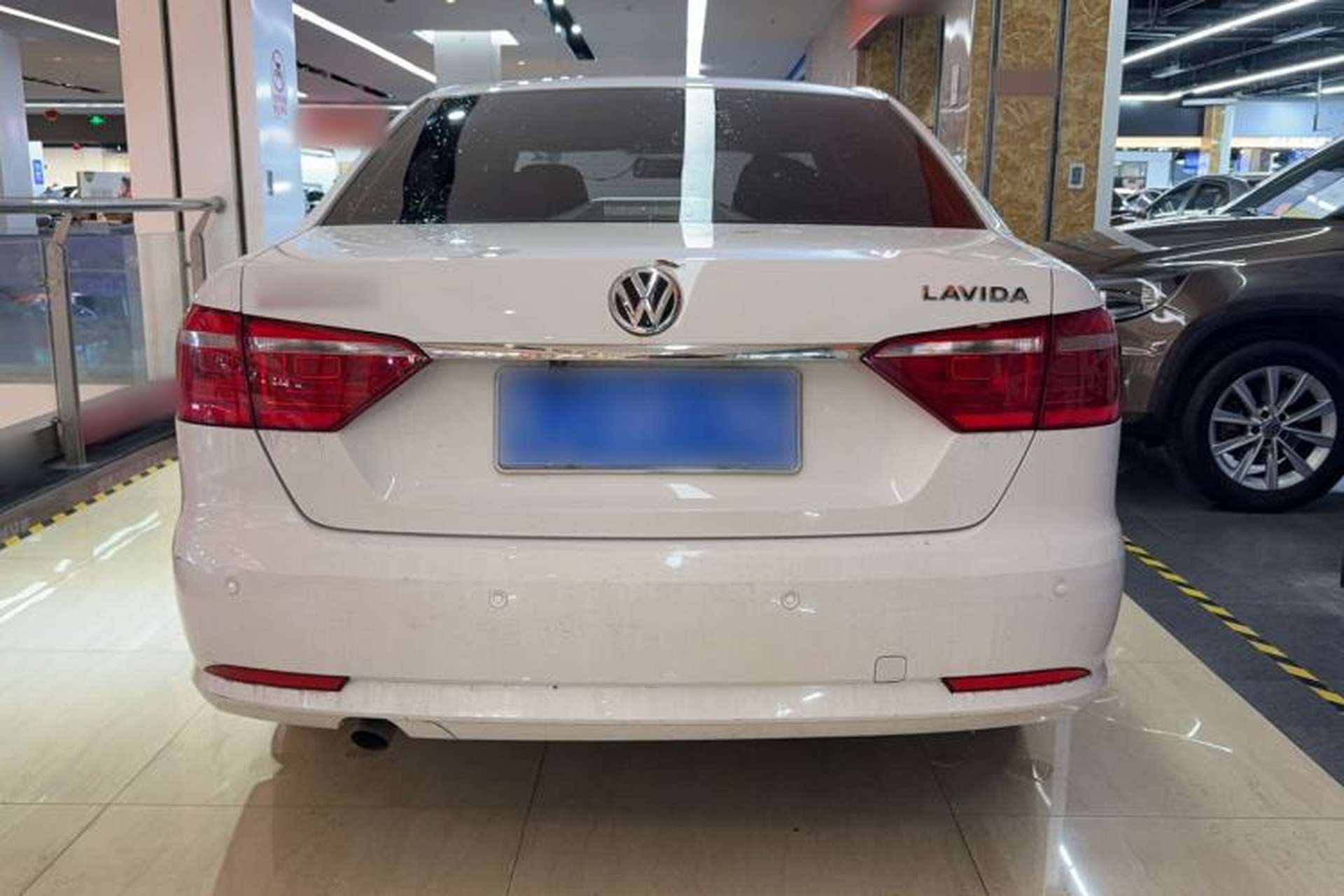 Used Volkswagen Lavida 2013 Revised Classic 1.6L Automatic Fashion Edition Exterior 5