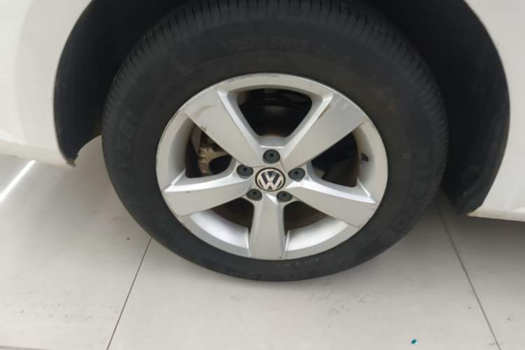 Used Volkswagen Lavida 2013 Revised Classic 1.6L Manual Fashion Edition Exterior 5