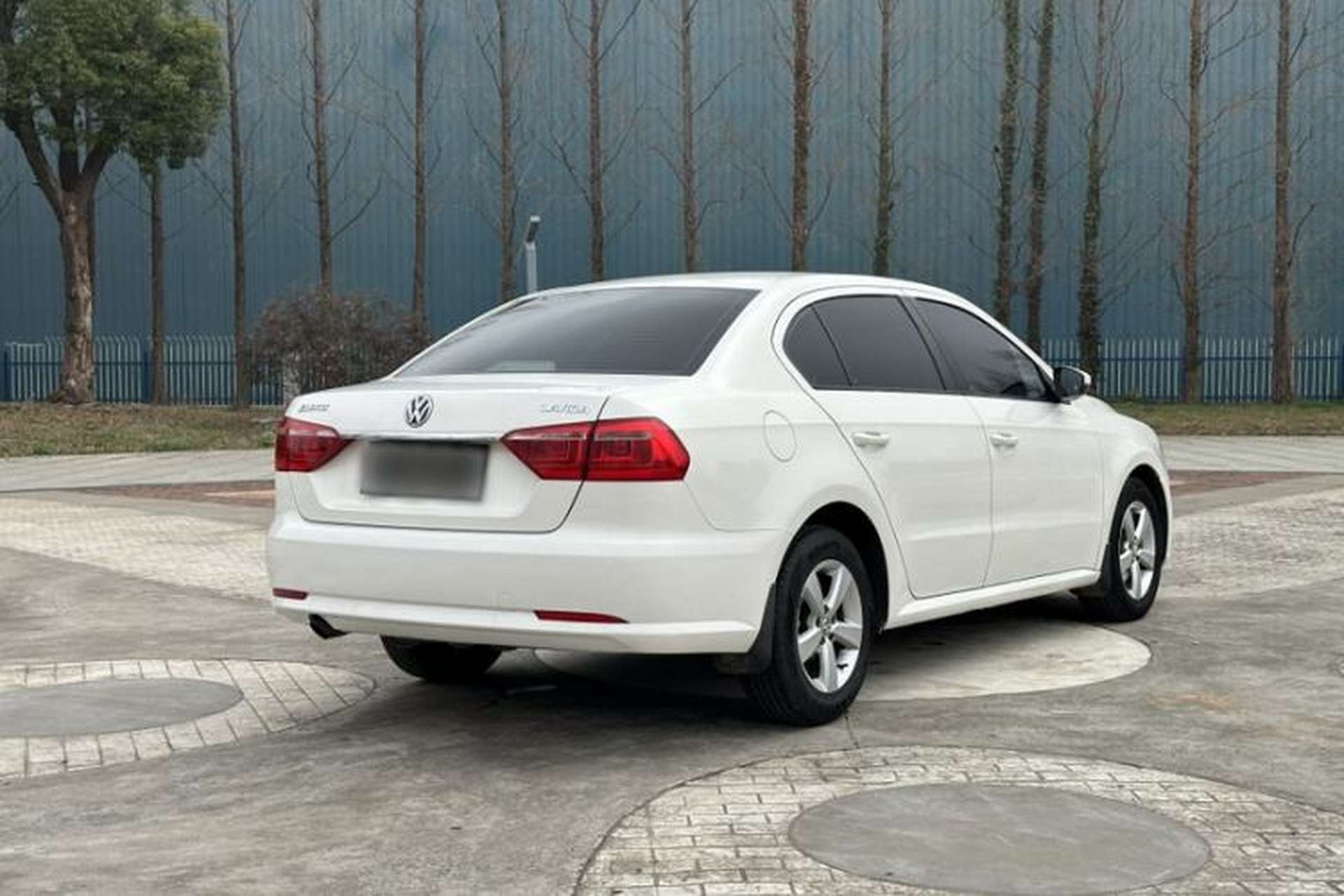 Used Volkswagen Lavida 2013 Revised Classic 1.6L Automatic Fashion Edition Exterior 6