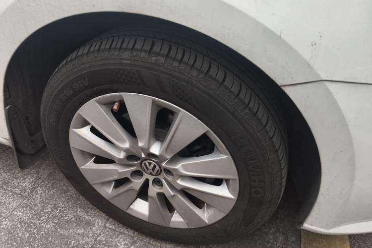 Used Volkswagen Lavida 2013 Restyled Classic 1.6L Automatic Comfort Edition Exterior 7