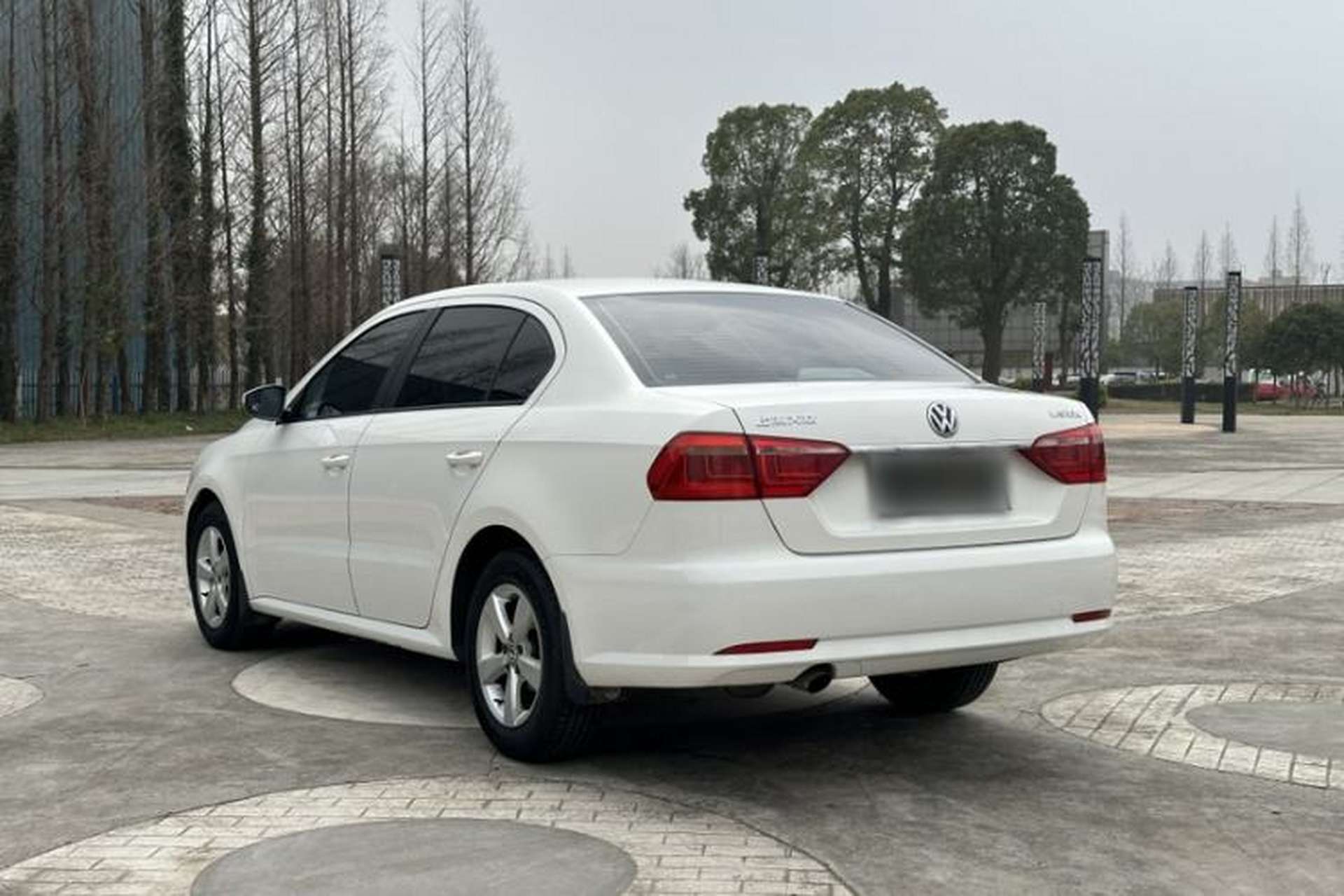 Used Volkswagen Lavida 2013 Revised Classic 1.6L Automatic Fashion Edition Exterior 8
