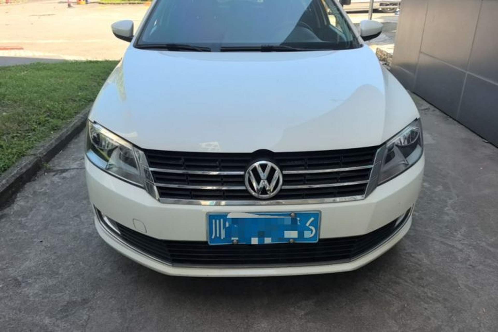 Used Volkswagen Lavida 2013 Restyled Classic 1.6L Manual Comfort Edition Front