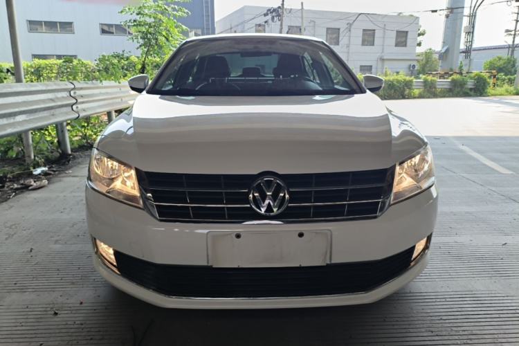 Used Volkswagen Lavida 2013 Restyled Classic 1.6L Manual Comfort Edition Front