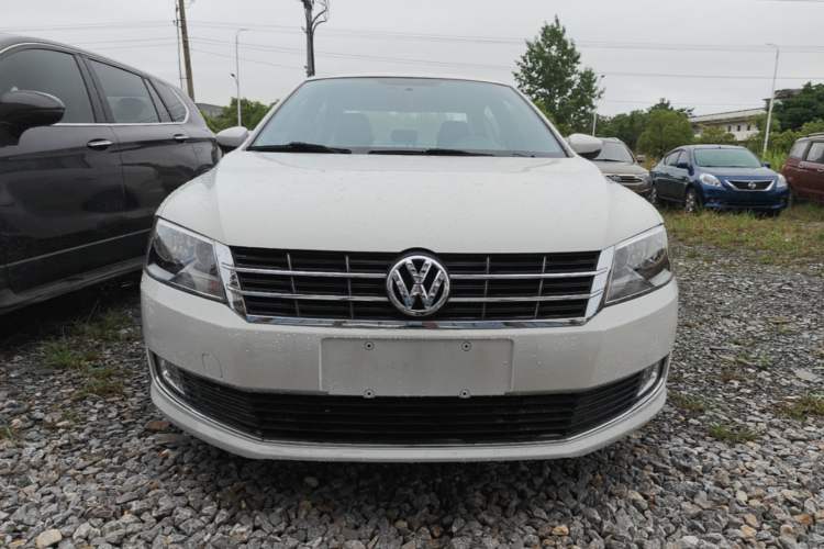 Used Volkswagen Lavida 2013 Restyled Classic 1.6L Manual Comfort Edition Front