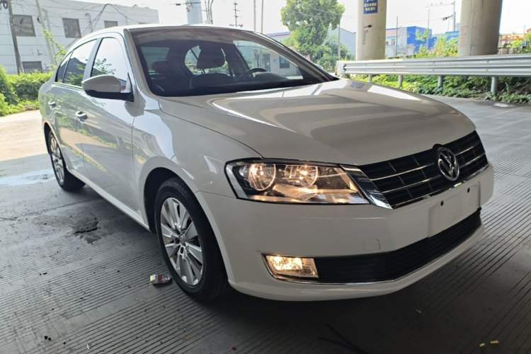 Used Volkswagen Lavida 2013 Restyled Classic 1.6L Manual Comfort Edition Front Right 45 Deg