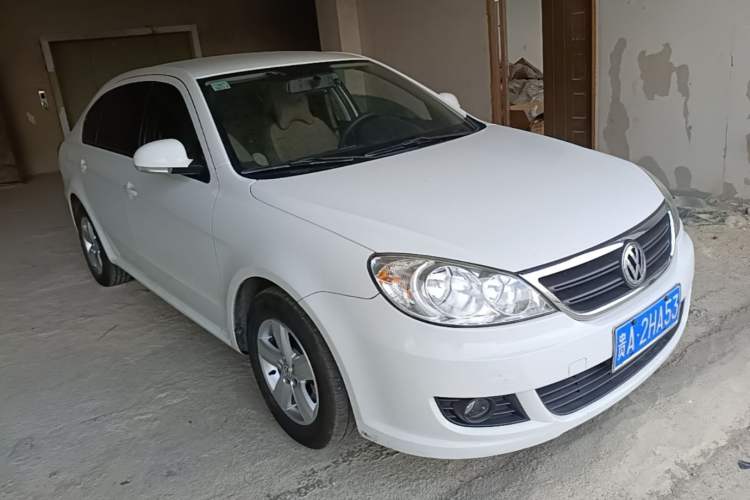 Used Volkswagen Lavida 2013 Classic 1.6L Automatic Fashion Edition Front Right 45 Deg